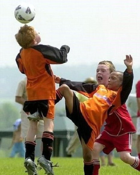 466x581, 78 Kb / футбол, удар, мяч