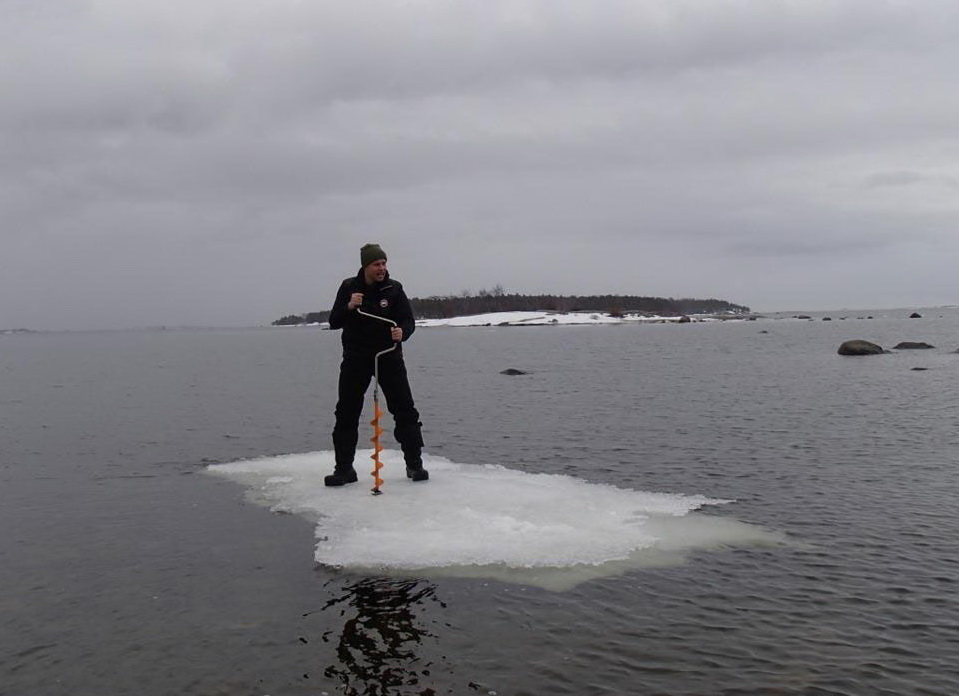 959x696, 117 Kb / лед, рыбак, вода