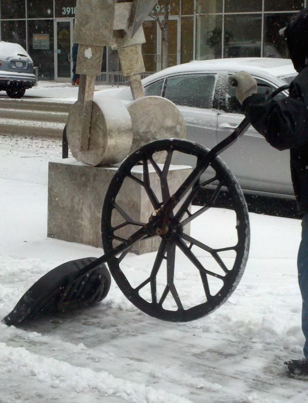 599x785, 146 Kb / лопата, снег, колесо