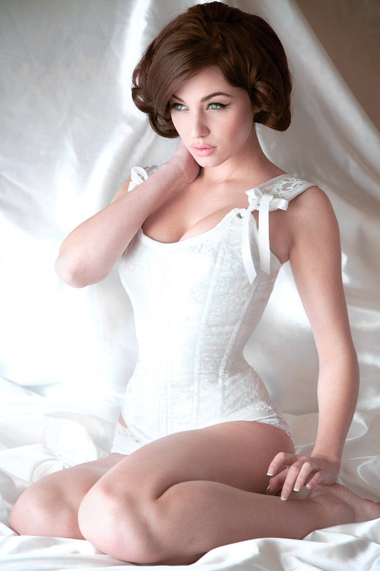 533x800, 71 Kb / корсет, зеленоглазая, белое