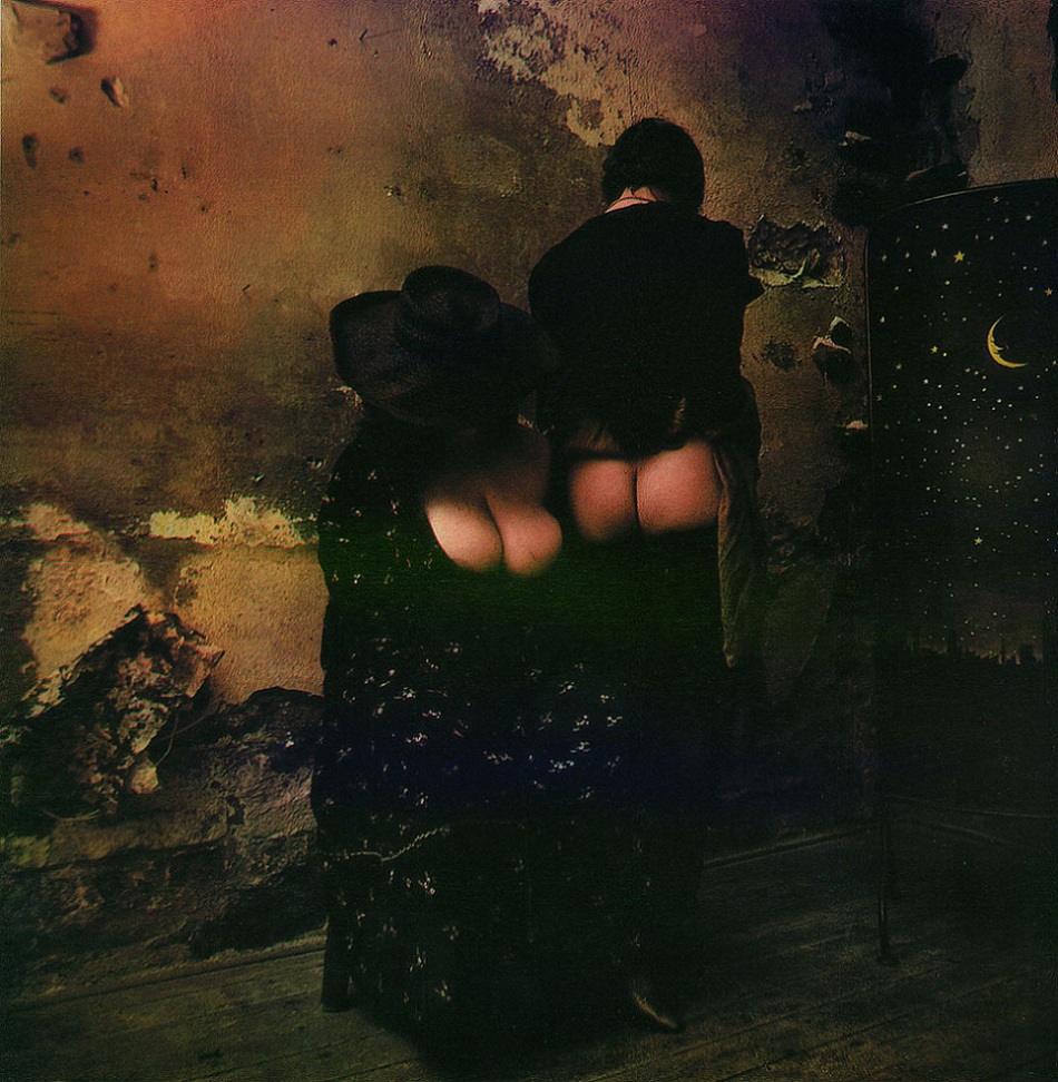 950x972, 296 Kb / сиськи, попа, пофиг, одинхуй