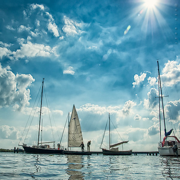 600x600, 92 Kb / небо, облака, вода, свет, яхты