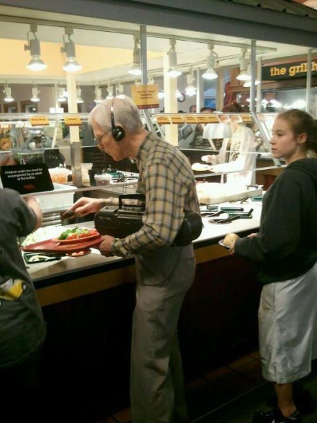 459x613, 55 Kb / наушники, дед