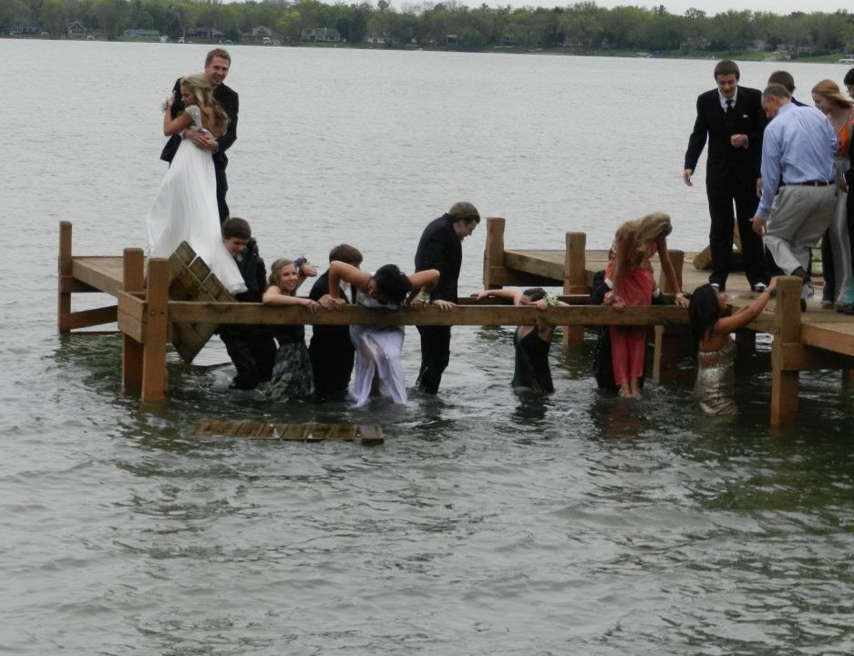 937x720, 208 Kb / свадьба, мост, вода, падение