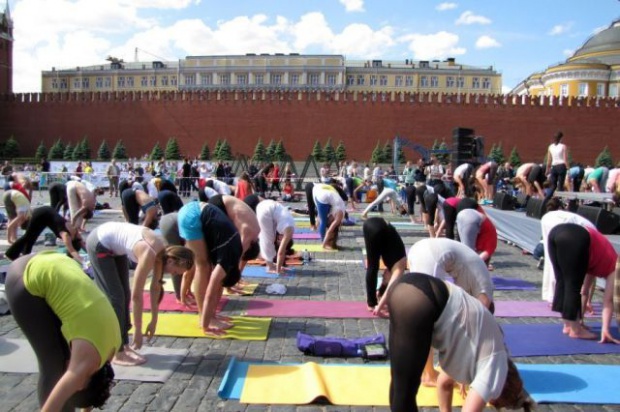 620x412, 110 Kb / Кремль, раком, девушки