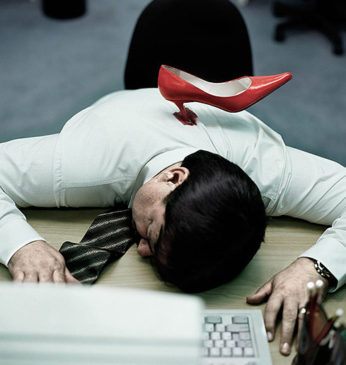 489x515, 111 Kb / офис, убийство, туфелька