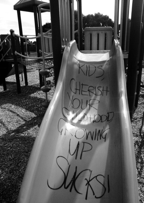 500x704, 79 Kb / горка, надпись, ч/б