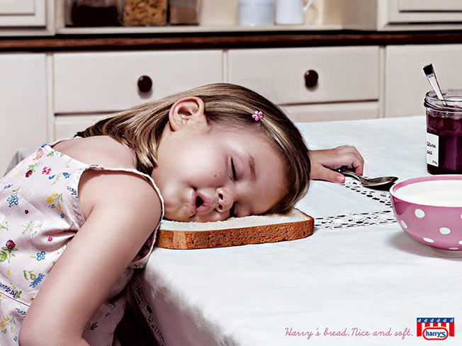 652x489, 173 Kb / девочка, стол, бутерброд, сон