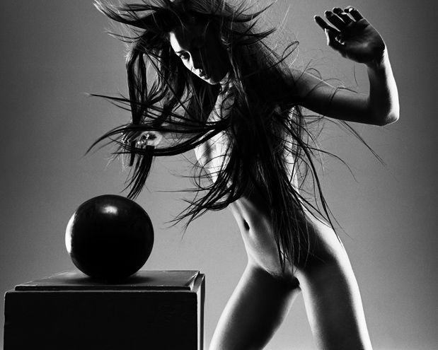 619x495, 45 Kb / волосы, шар, ч/б, Ольга Куриленко