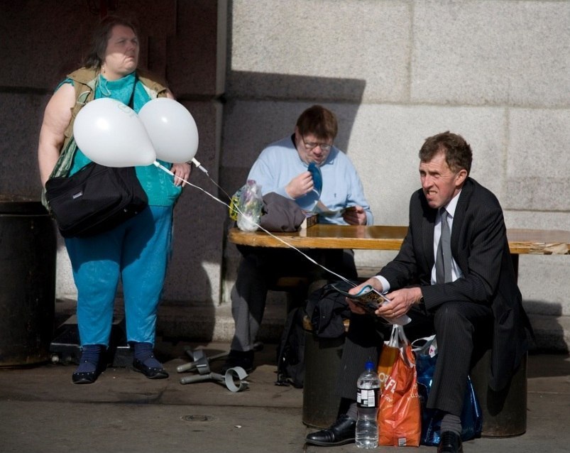 803x638, 98 Kb / улица, мужик, шары