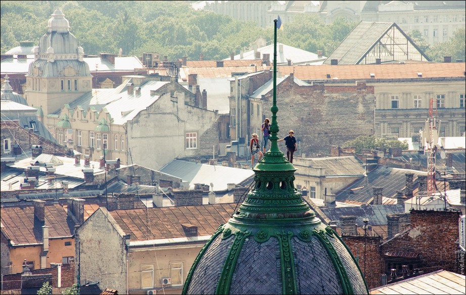 922x584, 243 Kb / здание, купол, шпиль, руфинг, руферы