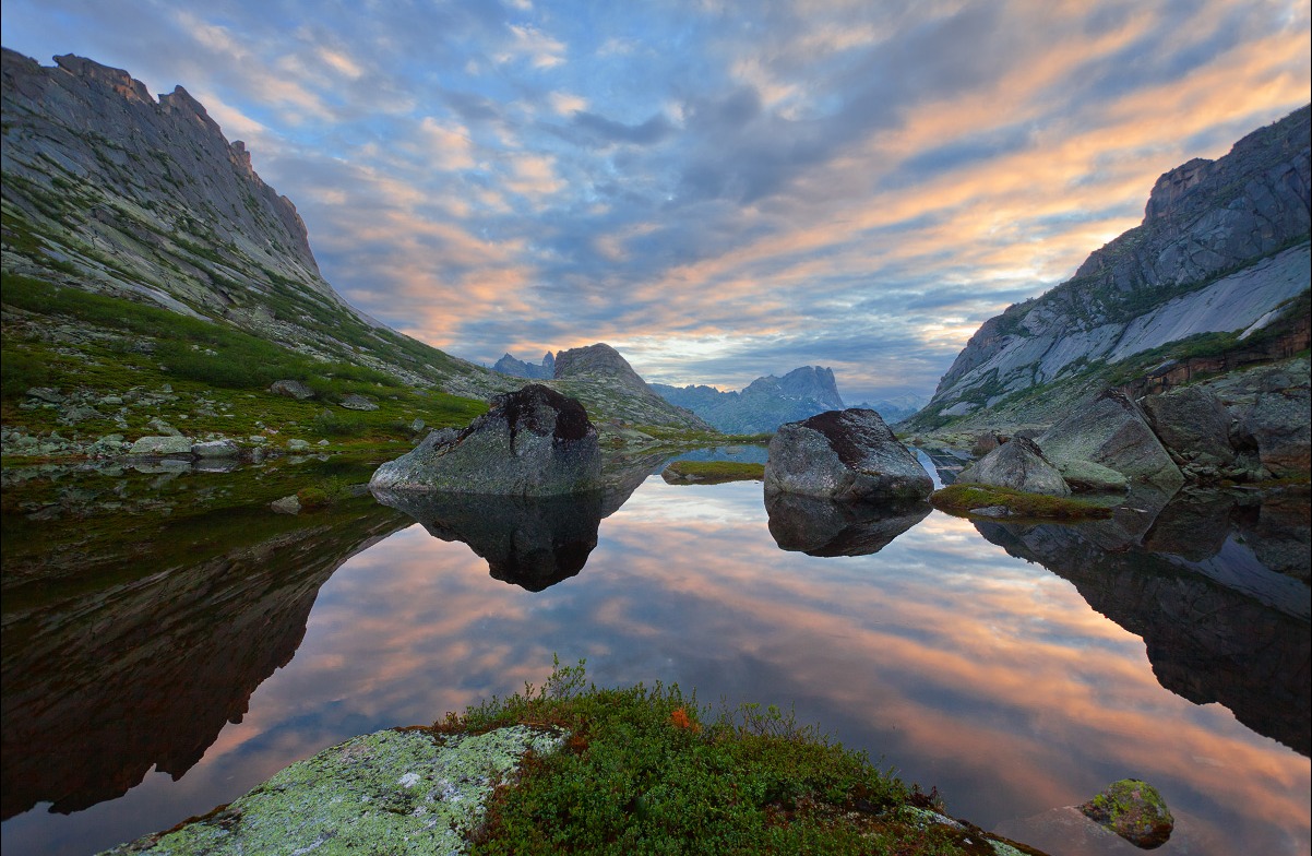 1202x784, 285 Kb / вода,камни,рассвет