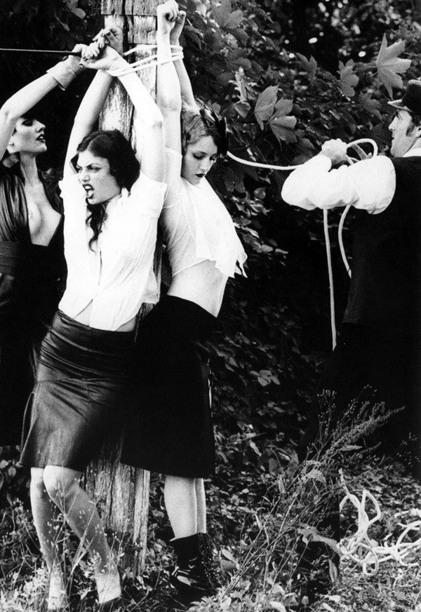 600x872, 150 Kb / ч/б, столб, веревка, девушки, эллен фон унверт