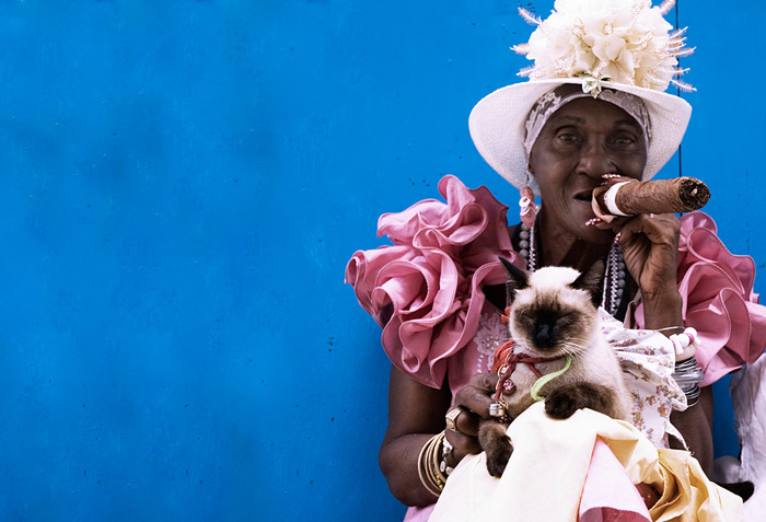 700x477, 109 Kb / котэ, сигара, платье, шляпа, кубинка