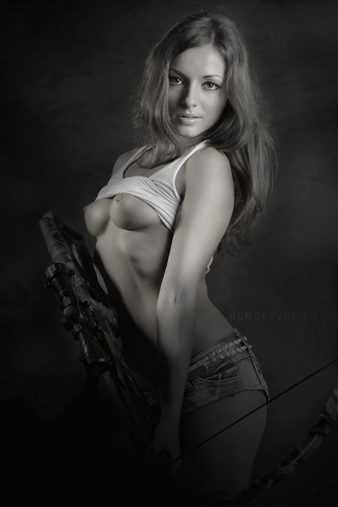 667x1000, 247 Kb / майка,шорты,арбалет