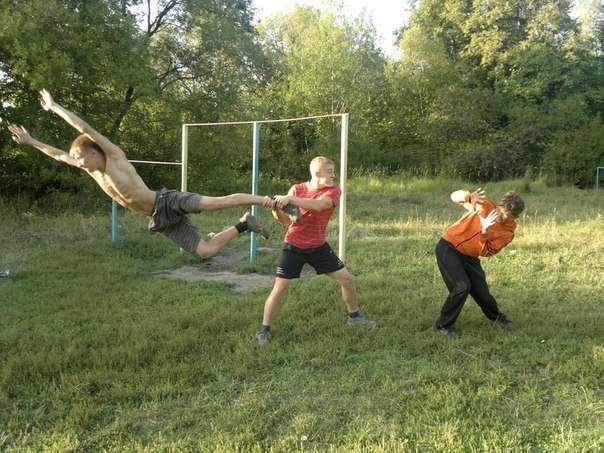 604x453, 102 Kb / турник, прикол