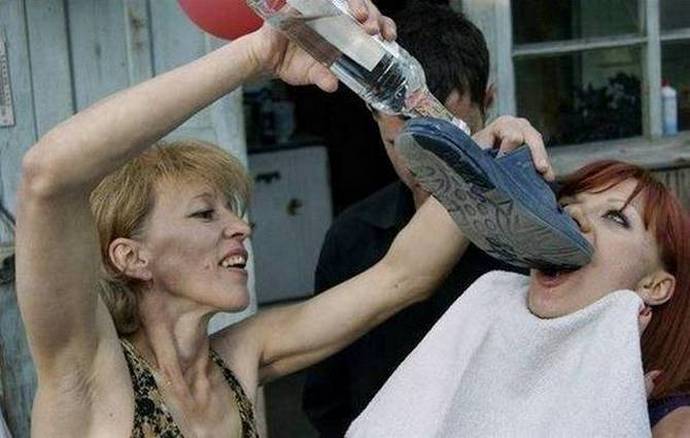 690x438, 39 Kb / тапок, бутылка, водка