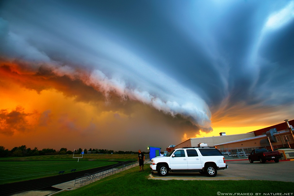 950x633, 134 Kb / облако, закат, машина