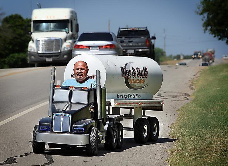 799x581, 175 Kb / грузовик, дальнобойщик, дорога, игрушка