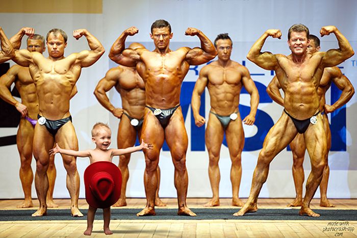 700x467, 89 Kb / качки, культуристы, шляпа, мальчик