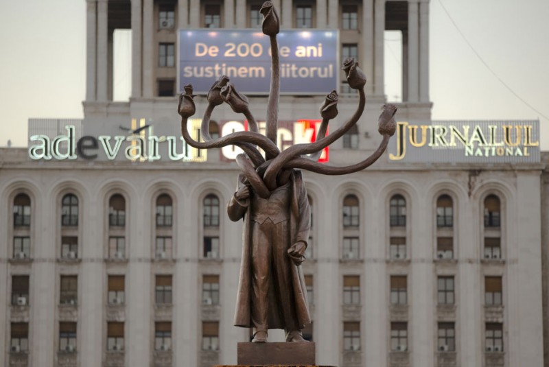 800x535, 78 Kb / скульптура, гидра, ленин, бухарест, румыния