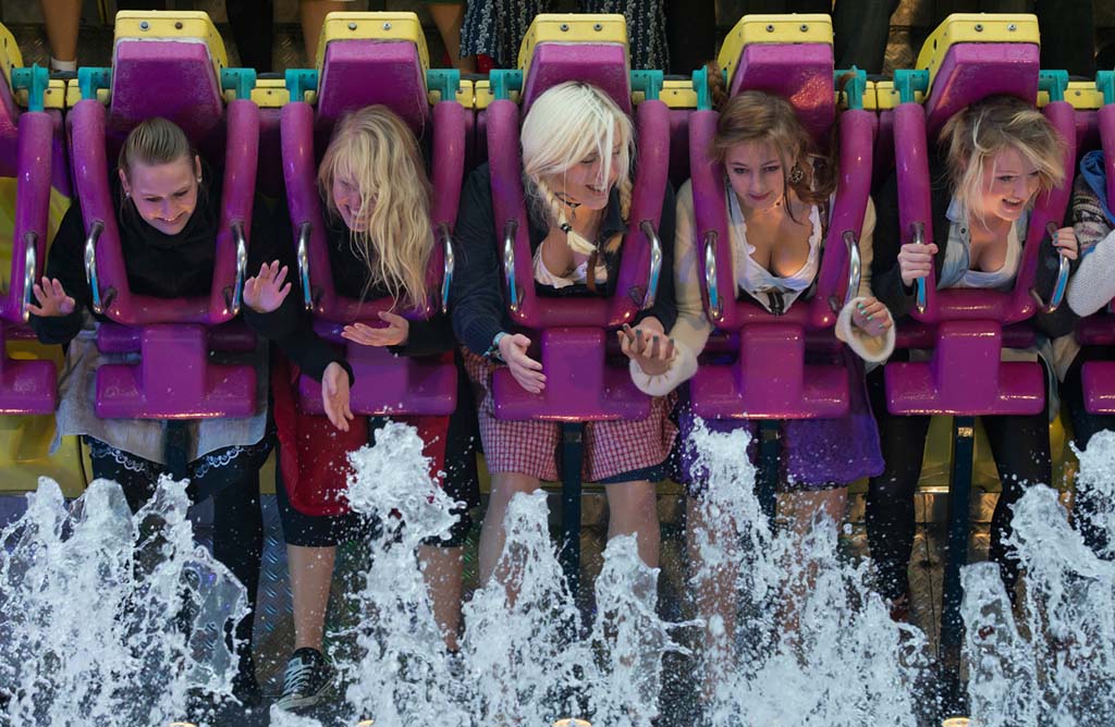 1024x668, 156 Kb / аттракцион, девушки, вода