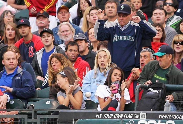 700x476, 75 Kb / мяч, бейсбол, лица, эмоции, зрители, игра, последний кадр