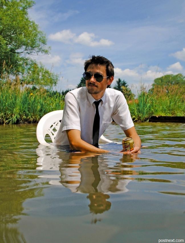 649x850, 89 Kb / пятница, озеро, пиво, офисный планктон, парень, вода, очки, рубашка, галстук