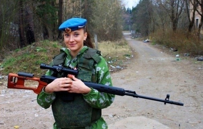 700x448, 88 Kb / девушка, солдат, свд, вдв