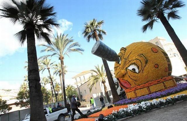 640x416, 69 Kb / подзорная труба, лимоны, колобок, скульптура, фестиваль, луна, снаряд