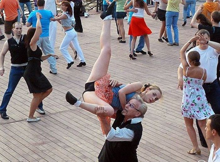 700x516, 108 Kb / танцы, па, девушка, трусы