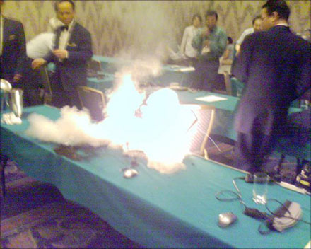 440x352, 40 Kb / ноутбук, взрыв