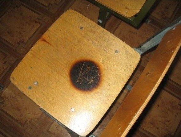 588x444, 59 Kb / стул, школа, прогар, перд, пук