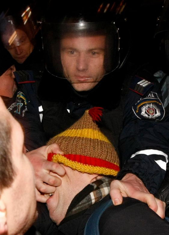 562x780, 70 Kb / полицейский, шапочка, Киев