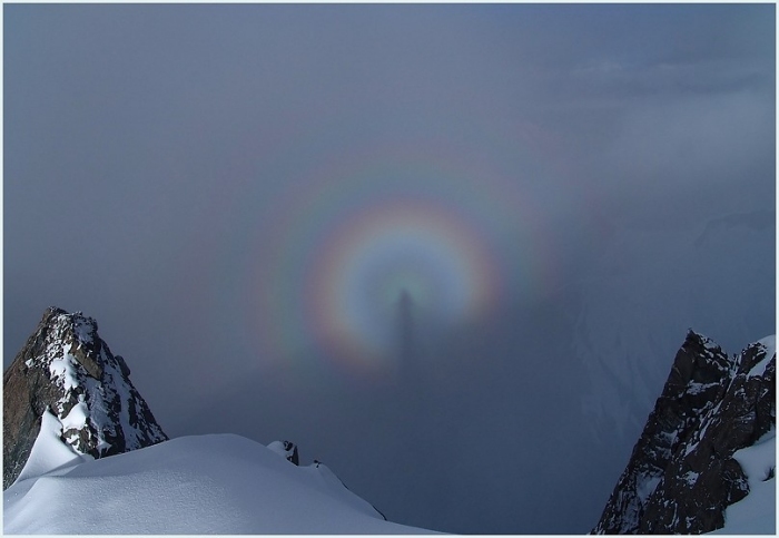 700x483, 121 Kb / снег, скалы, радуга