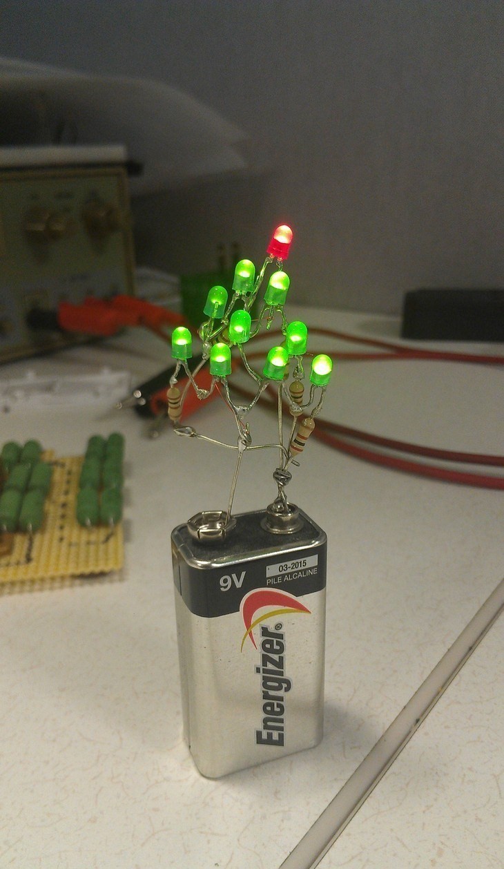 730x1258, 179 Kb / крона, светодиод, елка, батарейка