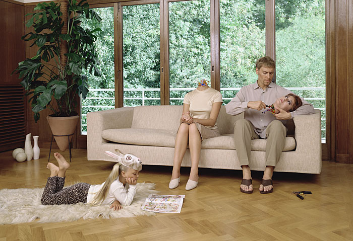 700x479, 164 Kb / робот, голова, ремонт, ребенок, маска, заяц