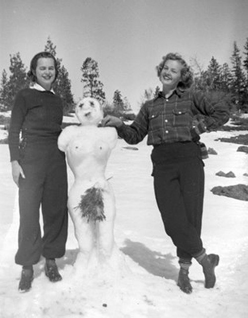 500x641, 51 Kb / снежная баба, сиськи, Marilyn Monroe, Мэрилин Монро, ч/б