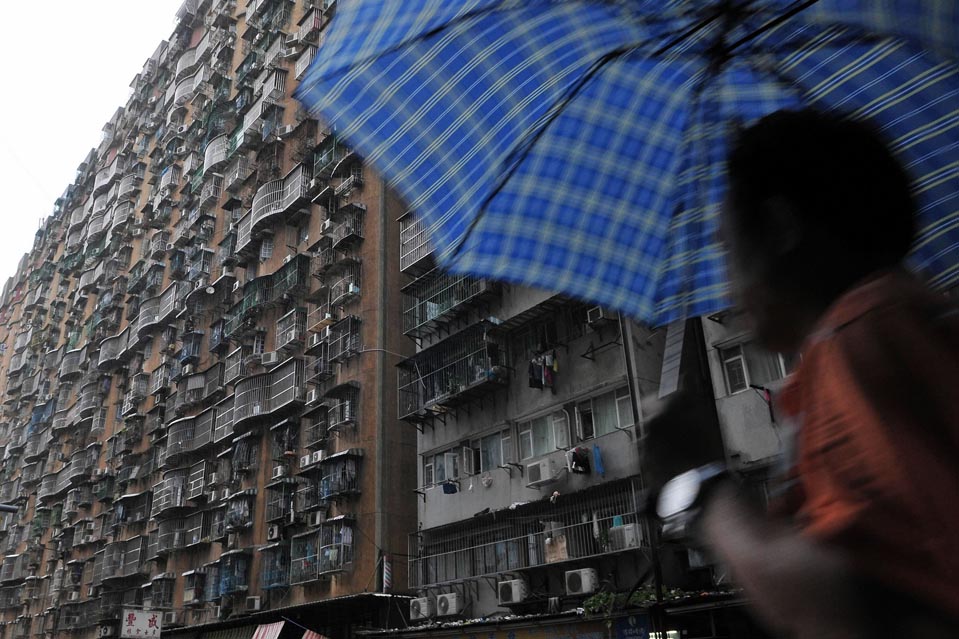 959x639, 158 Kb / дом, китай, человек, зонт