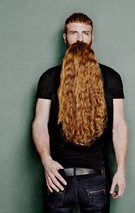 476x750, 72 Kb / парень, волосы, футболка, джинсы, руки