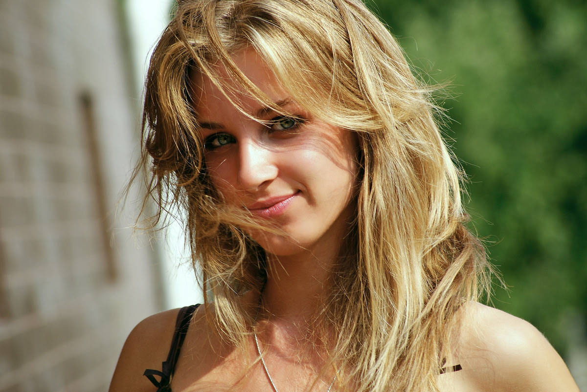 1200x802, 189 Kb / девушка, модель, фотомодель, улыбка, взгляд, солнце, Марина, Украина