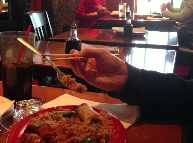 650x483, 109 Kb / вилка, палочки, еда