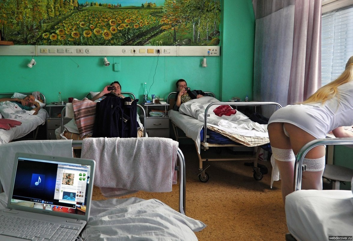 1176x805, 240 Kb / Палата, больные, медсестра, чулки