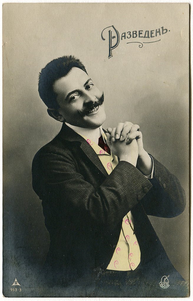 655x1024, 159 Kb / развод, усы, радость, ч/б, фото