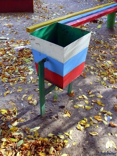 374x500, 84 Kb / флаг РФ, мусорник, ЖКХ России