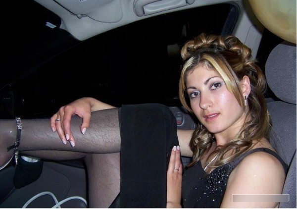 600x422, 52 Kb / волосы, авто, ноги, чулки