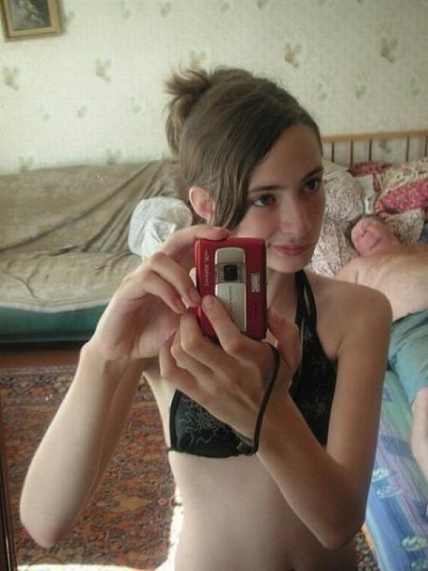 600x800, 46 Kb / отражение, девушка, батяня