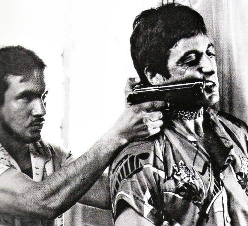 500x456, 69 Kb / лицо со шрамом, фильм, аль пачино, пистолет,