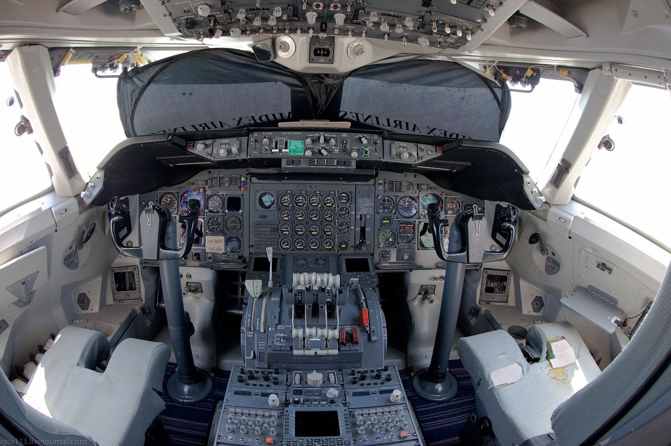 1350x898, 243 Kb / самолёт, борт, штурвал, приборная панель, боинг