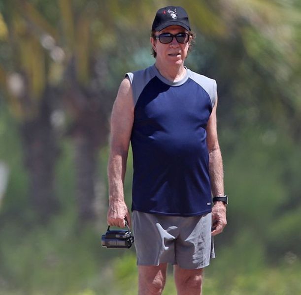 611x600, 38 Kb / Чак, очки, камера, бейсболка